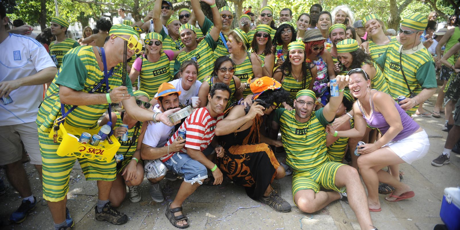 Mais De 130 Blocos Desfilam Pelas Ruas Do Rio Antes Do Carnaval ...